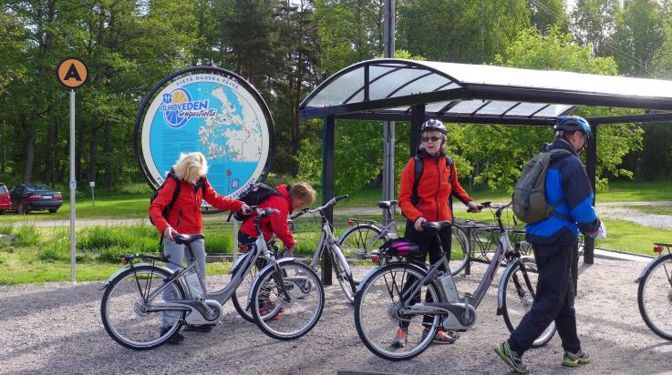 Polkupyöräilijät leirintäalueella