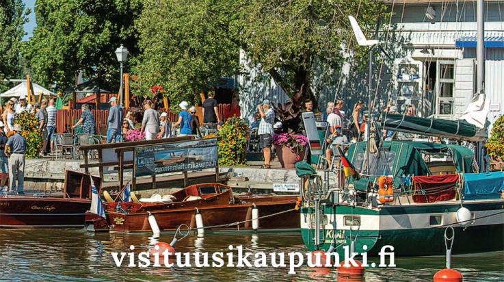 Matkailuesitteen kansi