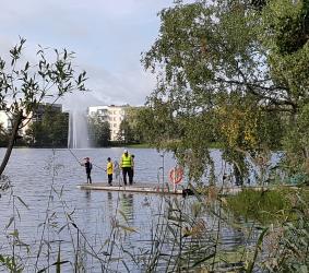 Kalastaja rannalla